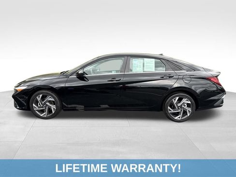 Used 2025 Hyundai Elantra SEL image 4