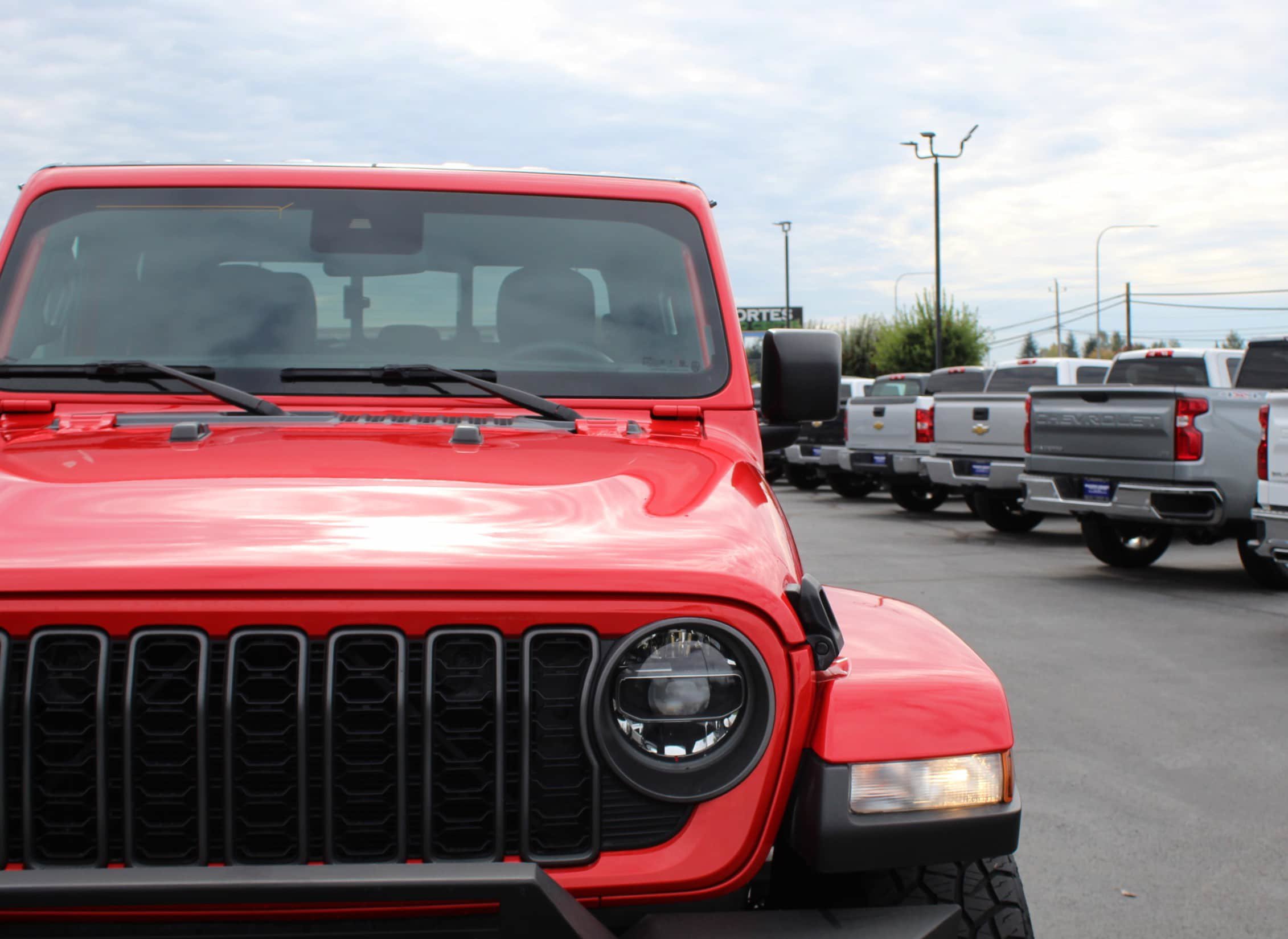 Used 2024 Jeep Gladiator Sport AWD/4WD image 11