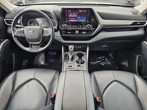 Used 2022 Toyota Highlander XLE image 21
