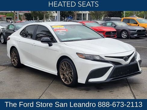 Used 2024 Toyota Camry SE image 11