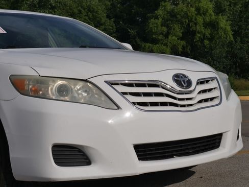 Used 2010 Toyota Camry LE FWD image 2