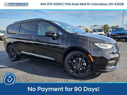 New 2026 Chrysler Pacifica Select