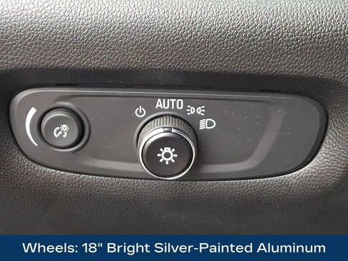 Used 2023 Chevrolet Traverse LT AWD/4WD image 9
