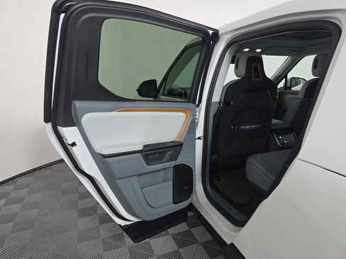 Used 2025 Rivian R1T Premium AWD/4WD image 17