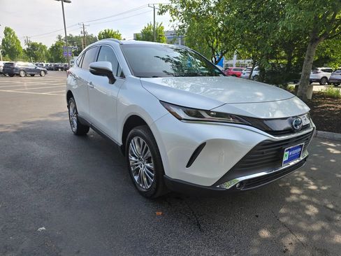 Used 2023 Toyota Venza XLE AWD/4WD image 11