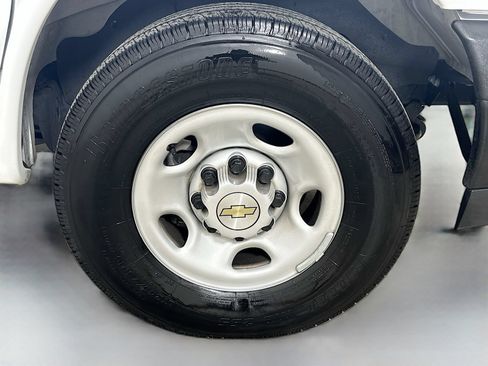 Used 2025 Chevrolet Express 2500 w/ Enhanced Convenience Package RWD image 10