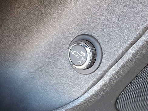 Used 2019 Chevrolet Blazer LT image 25