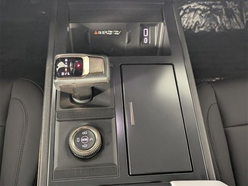 Used 2024 GMC Hummer EV 3X w/ LPO, Illumination Package image 22