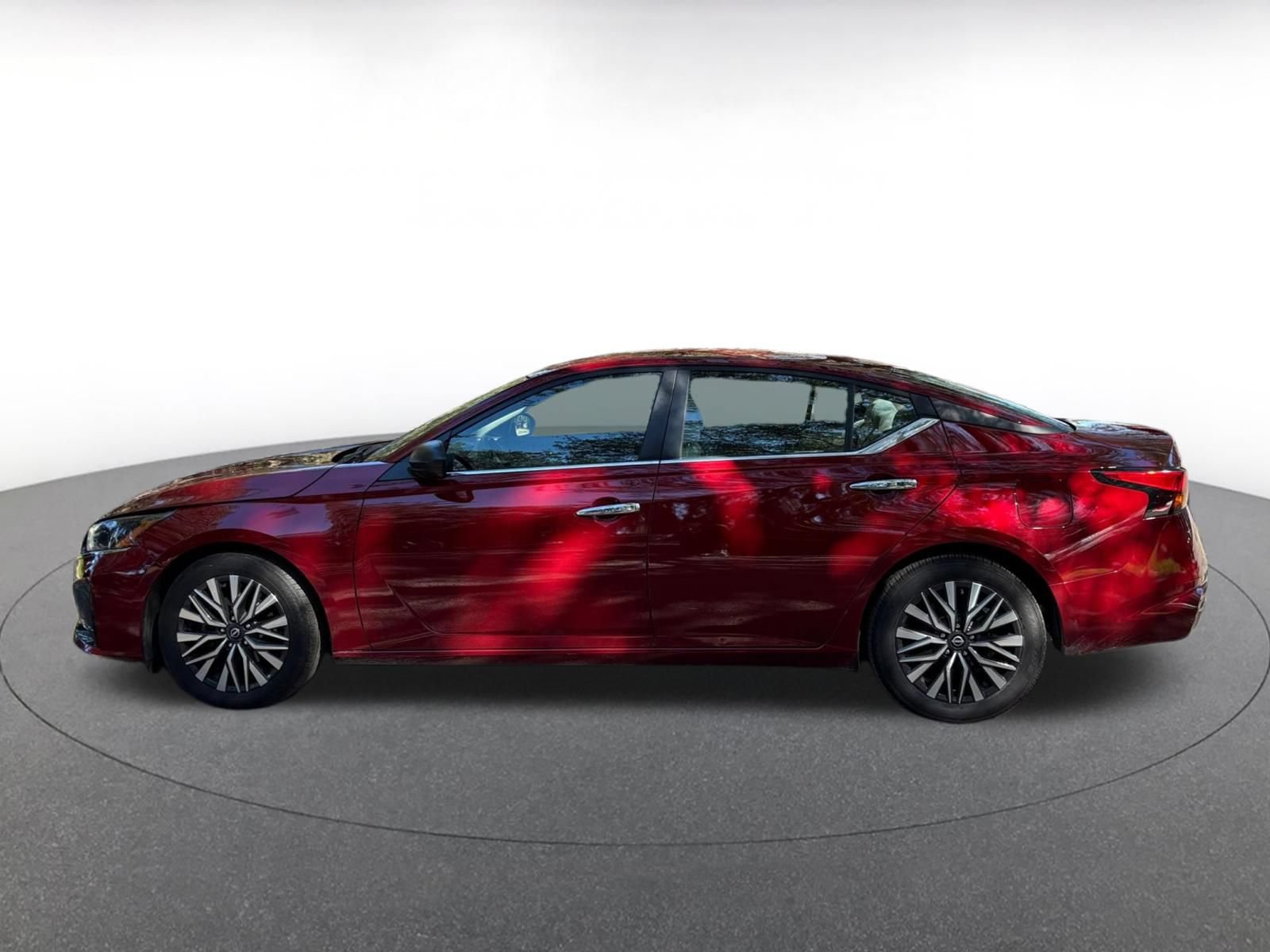Used 2025 Nissan Altima 2.5 SV FWD image 7
