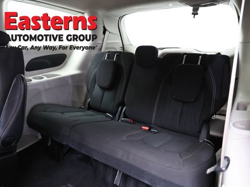 Used 2023 Chrysler Voyager LX FWD image 25
