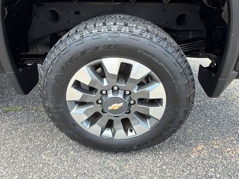 Used 2022 Chevrolet Silverado 2500 Custom w/ Custom Value Package AWD/4WD image 9