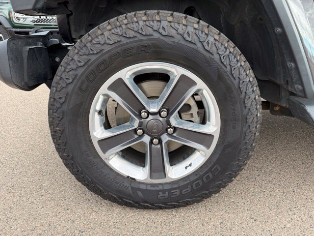 Used 2018 Jeep Wrangler Unlimited Sahara AWD/4WD image 38