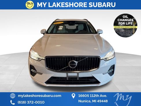 Used 2022 Volvo XC60 B5 Momentum image 2