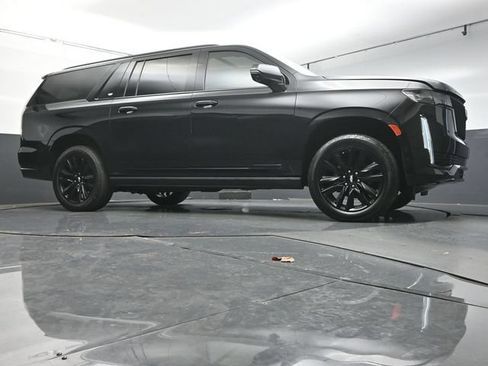 Used 2022 Cadillac Escalade ESV Sport Platinum AWD/4WD image 31