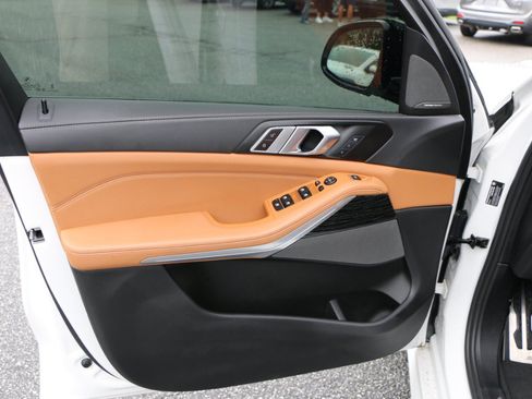 Used 2024 BMW X5 sDrive40i w/ M Sport Package RWD image 17