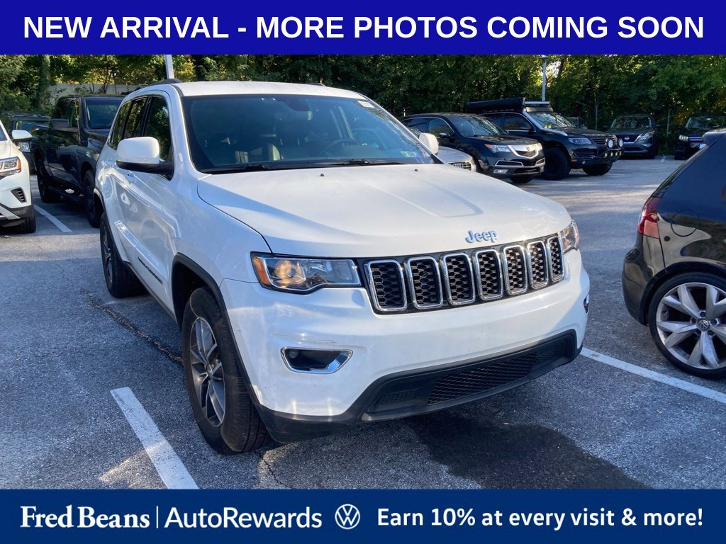 Used 2018 Jeep Grand Cherokee Laredo AWD/4WD image 1