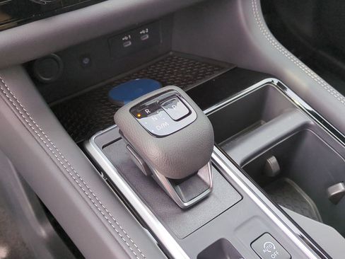 New 2026 Nissan Pathfinder Platinum w/ Accent Package FWD image 25