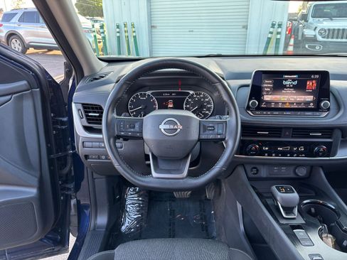 Used 2025 Nissan Rogue SV FWD image 36