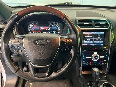 Used 2016 Ford Explorer Platinum image 8