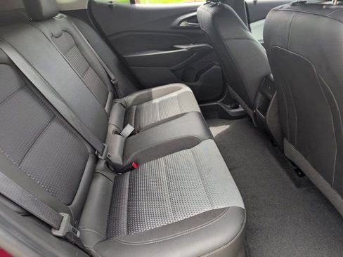 Used 2025 Chevrolet Trax LT w/ LT Convenience Package FWD image 29