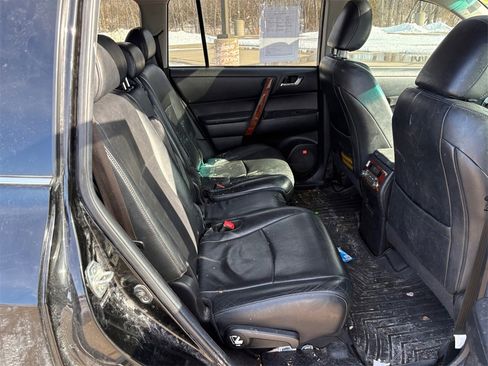 Used 2013 Toyota Highlander Limited image 18