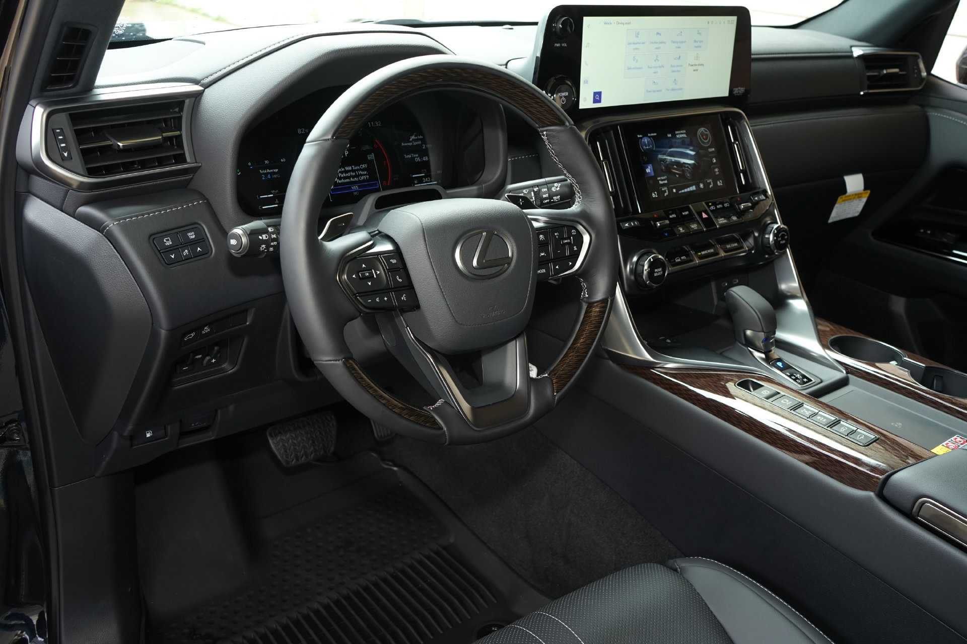 Used 2026 Lexus LX 700h Ultra Luxury AWD/4WD image 8