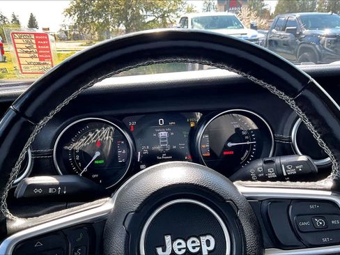Used 2021 Jeep Wrangler Unlimited Sahara w/ Cold Weather Group AWD/4WD image 18