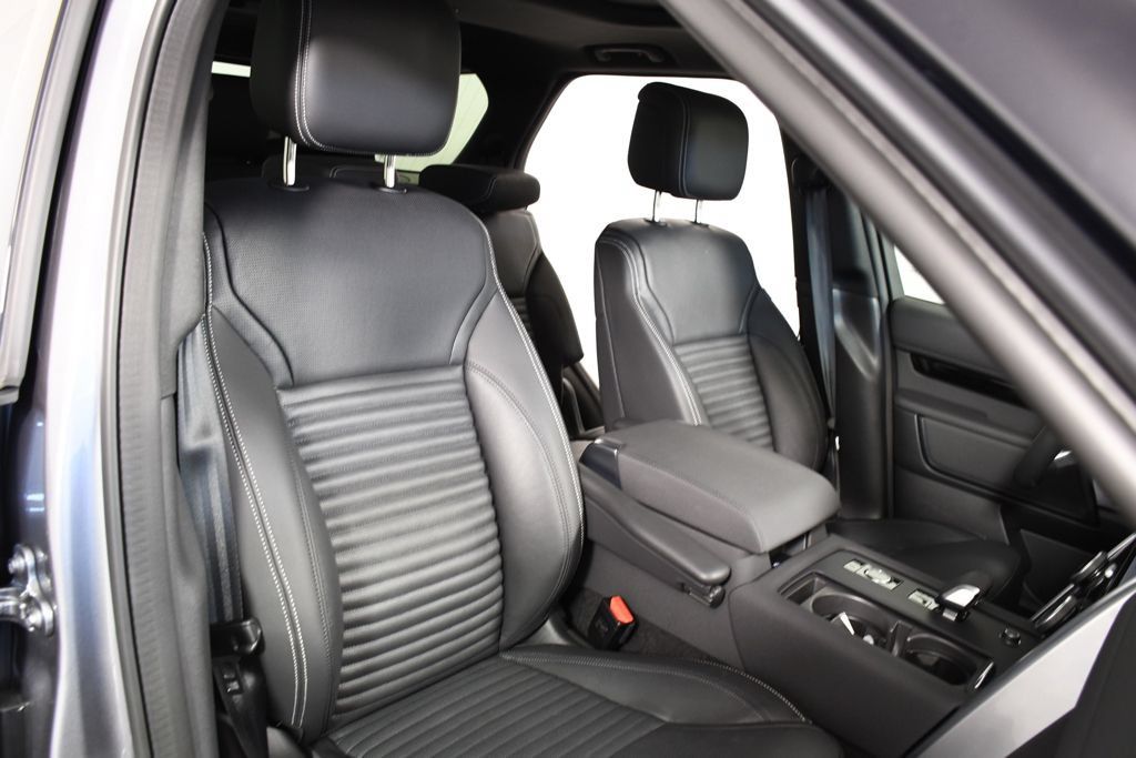 Certified 2025 Land Rover Discovery S AWD/4WD image 20