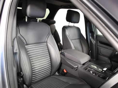 Certified 2025 Land Rover Discovery S AWD/4WD image 20