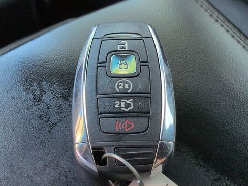 Used 2018 Lincoln MKX Reserve w/ Driver Assistance Package FWD image 29