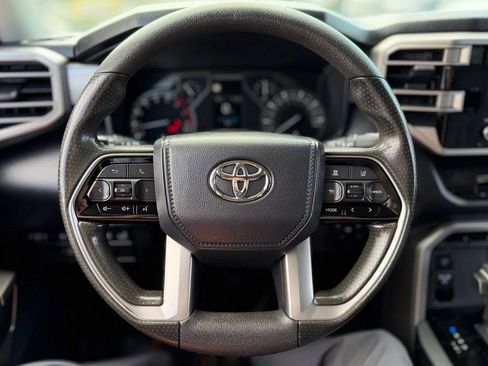 Used 2022 Toyota Tundra SR5 w/ SR5 Convenience Package AWD/4WD image 11