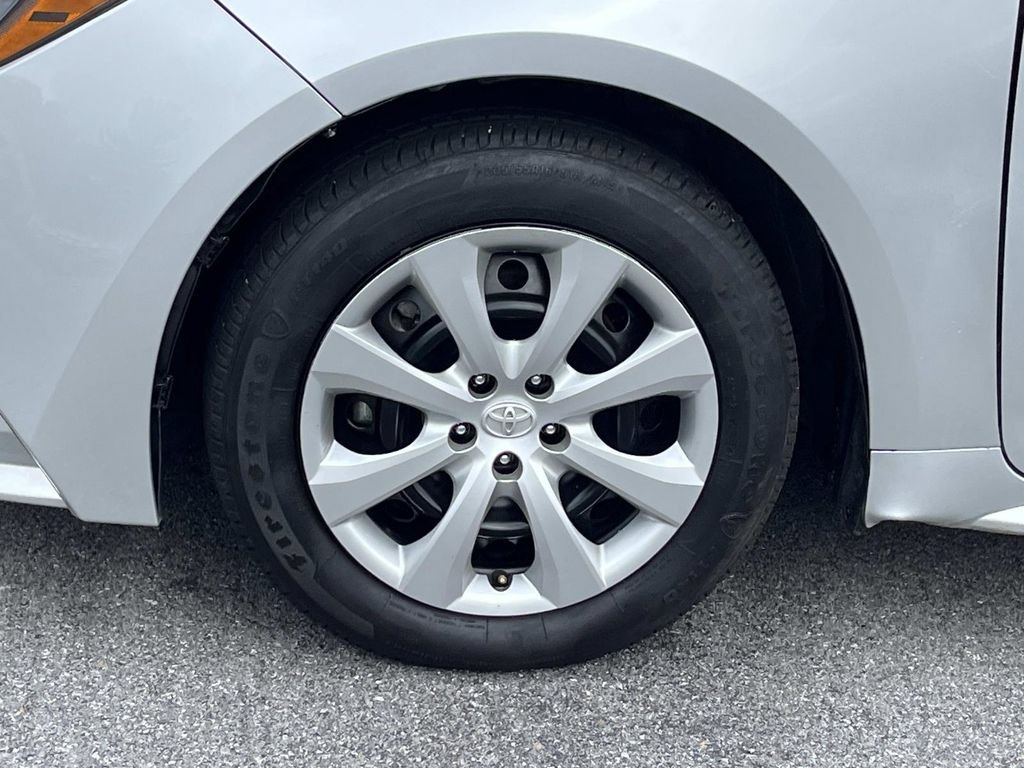 Used 2025 Toyota Corolla LE FWD image 12