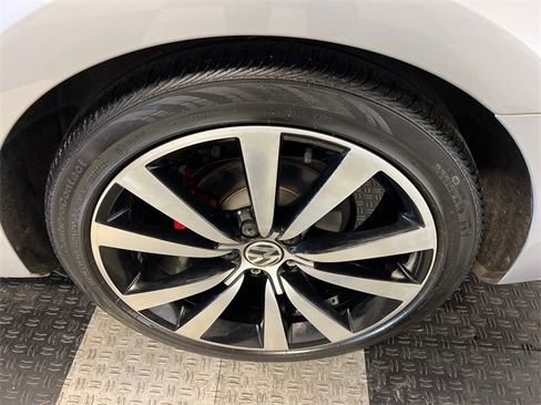 Used 2018 Volkswagen Passat 3.6 image 10