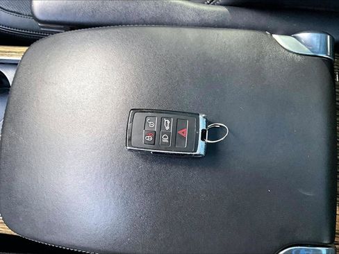 Used 2018 Land Rover Range Rover HSE image 35