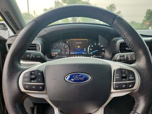Used 2021 Ford Explorer XLT w/ Equipment Group 202A AWD/4WD image 20