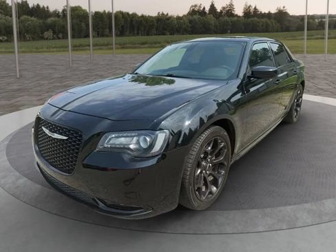 Used 2019 Chrysler 300 S RWD image 1