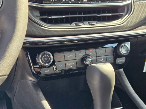 New 2026 Jeep Compass Latitude image 25