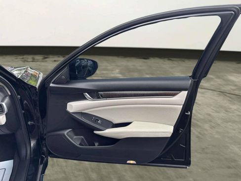 Used 2018 Honda Accord Touring image 20