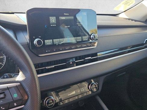 Used 2024 Mitsubishi Outlander SE Black Edition image 10