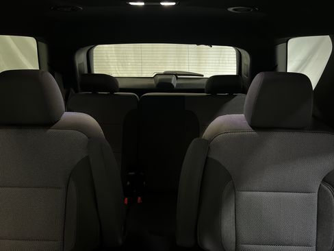 Used 2023 Chevrolet Traverse LT image 18