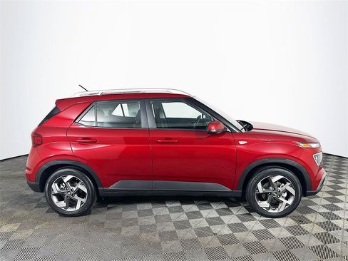 Used 2024 Hyundai Venue SEL image 8