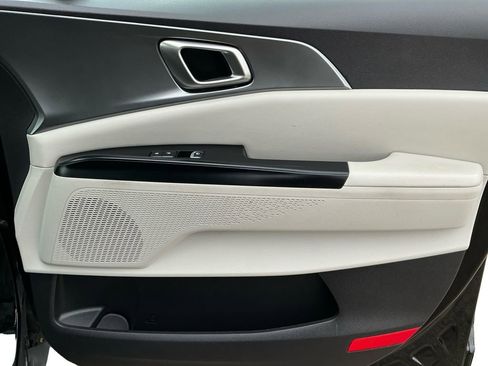 Used 2024 Kia Carnival LX image 16