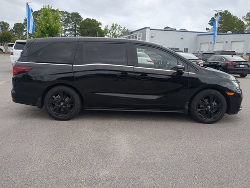 Used 2023 Honda Odyssey Sport image 2