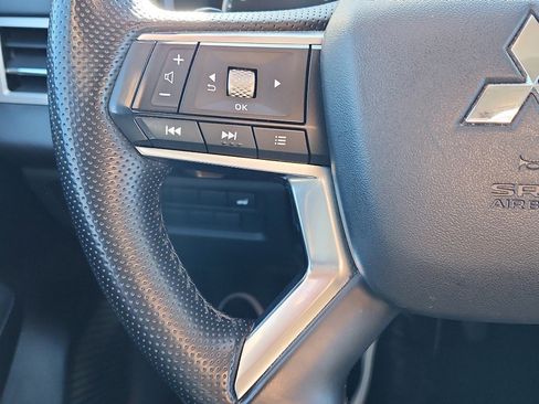 Used 2024 Mitsubishi Outlander SE image 14
