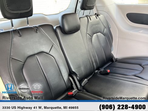 Used 2023 Chrysler Pacifica Touring-L FWD image 26