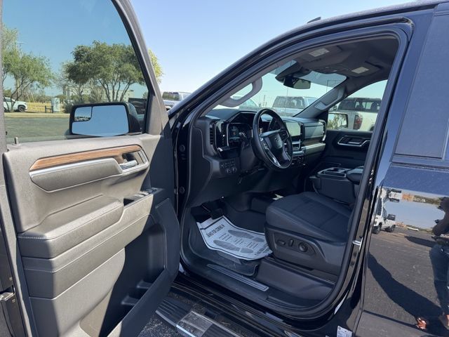 Used 2024 Chevrolet Silverado 1500 RST w/ Z71 Off-Road Package AWD/4WD image 8