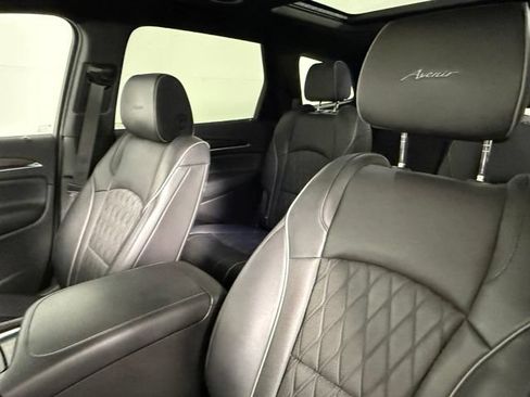 Used 2022 Buick Enclave Avenir FWD image 31