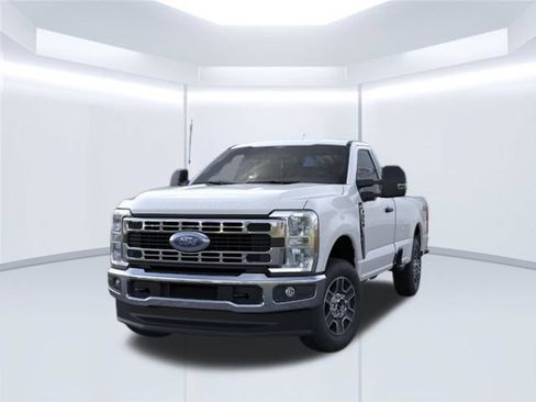 Used 2025 Ford F350 XLT AWD/4WD image 2
