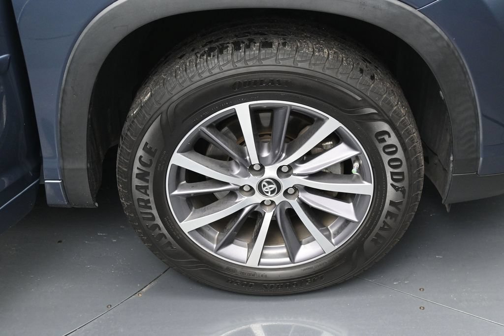 Used 2017 Toyota Highlander XLE FWD image 41