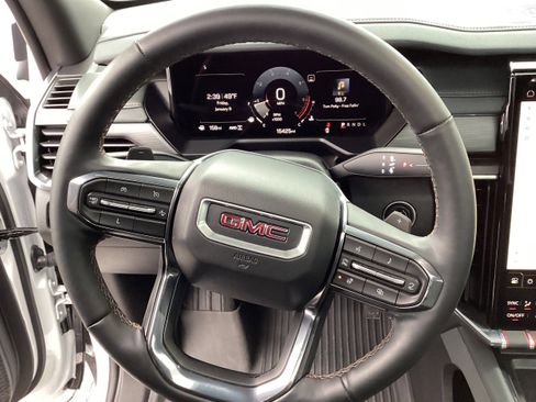 Used 2024 GMC Acadia AT4 w/ Luxury Package image 19